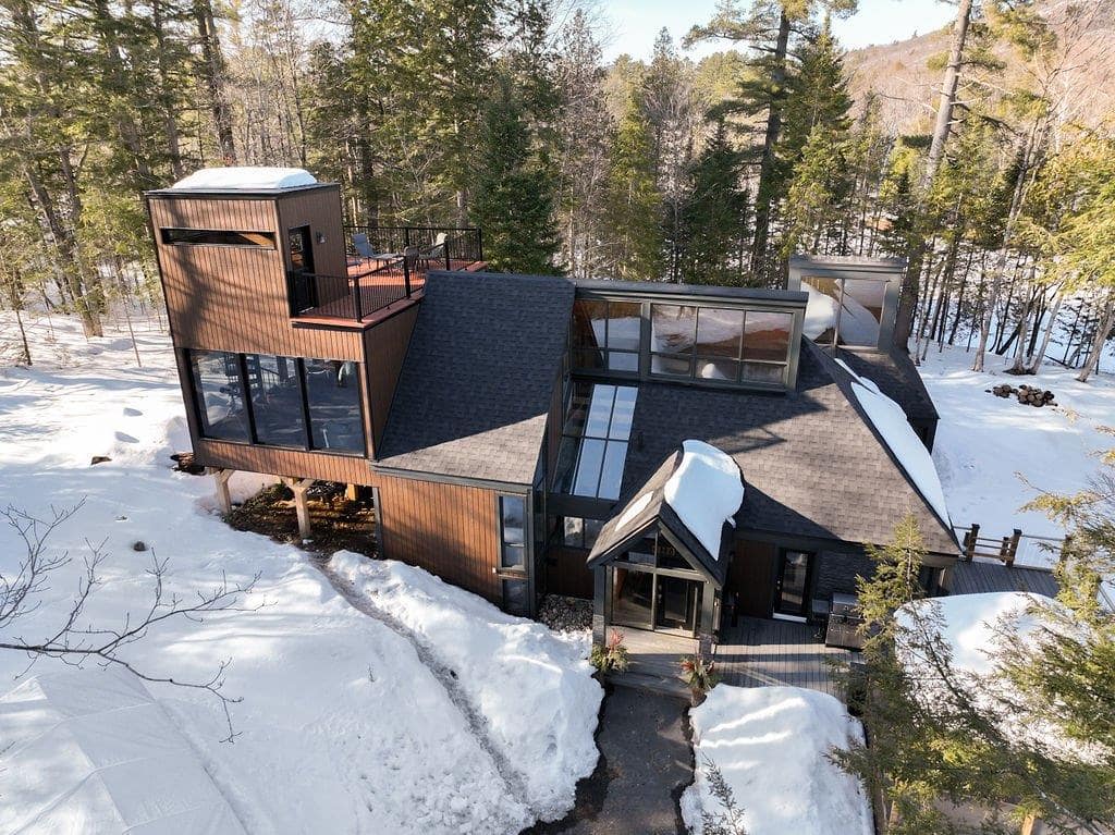 Une maison comme une cabane en forêt à 1,99M$ 