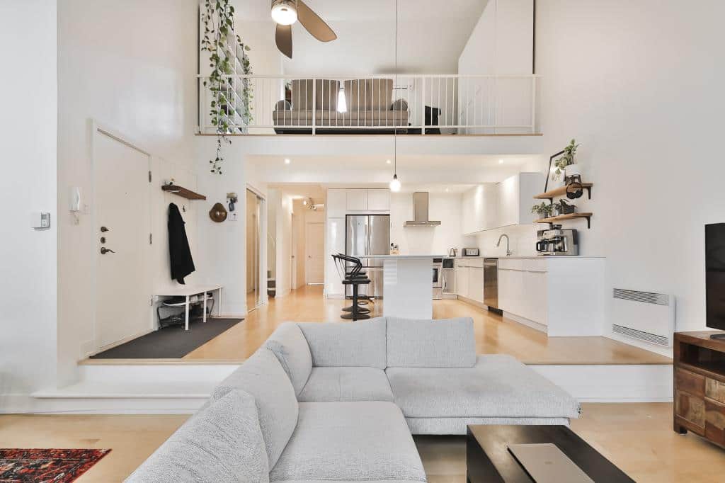 Un condo moderne avec une terrasse à 495 000$ 