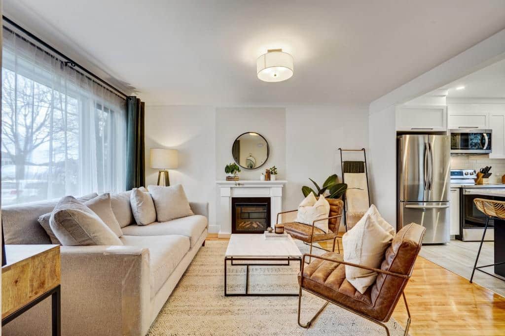 Un bungalow entièrement rénové à 699 900$ 