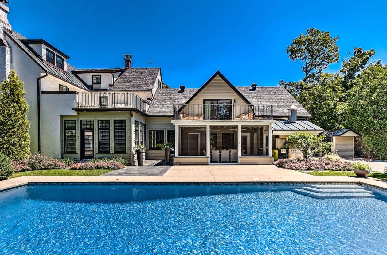 Une maison avec une cour incroyable à 3 798 000$ 