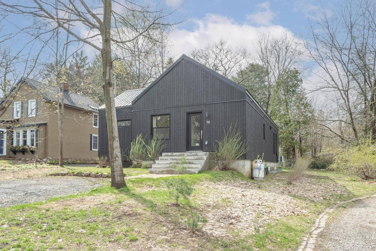 Une maison scandinave-modern-farmhouse à 705 000$ 