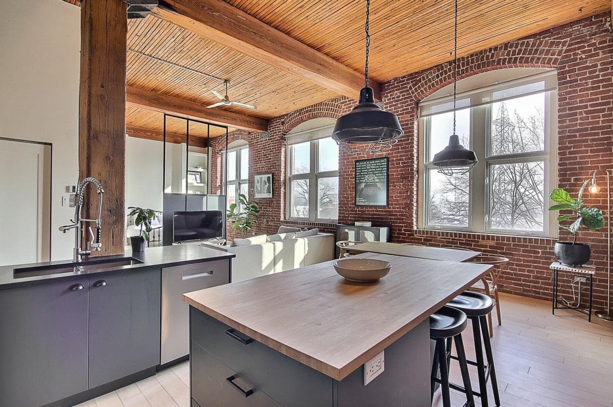 Un condo au bord du canal à vendre pour 519k