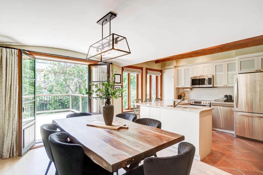 Un duplex transformé en maison à 999 000$