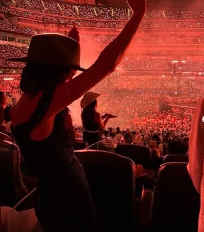 Vea los muy en el amor Meghan y el príncipe Harry se divierten en el concierto de Beyoncé