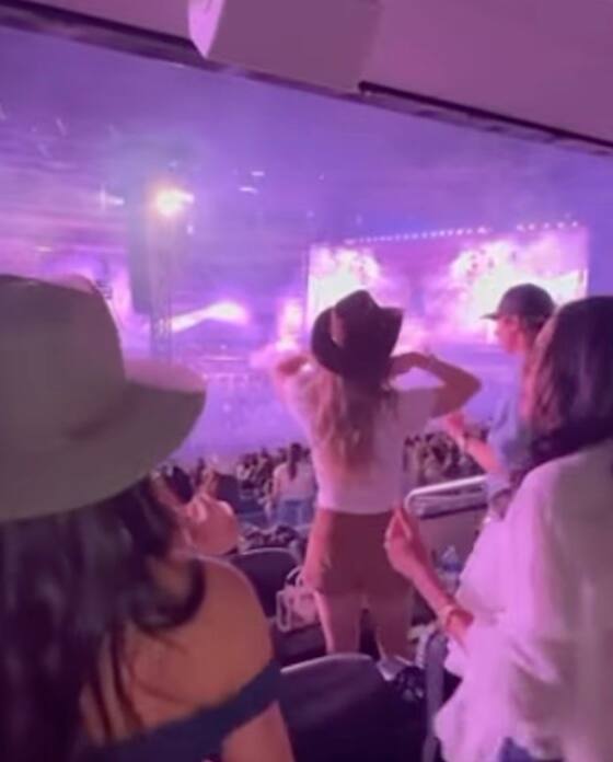 Vea los muy en el amor Meghan y el príncipe Harry se divierten en el concierto de Beyoncé