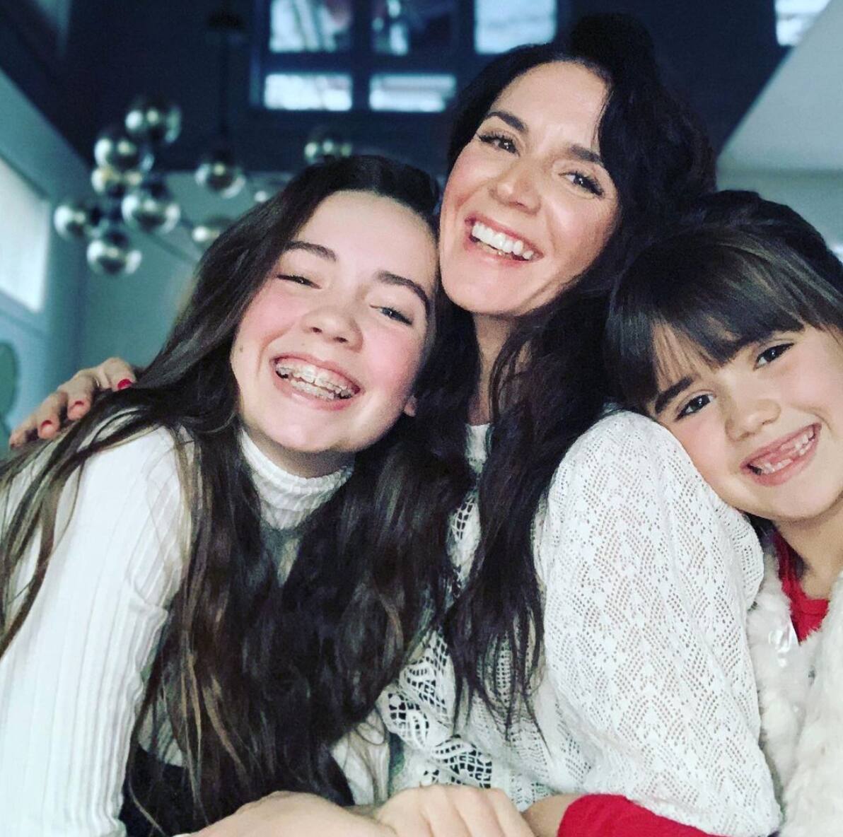 Ses filles font une imitation de leur mère