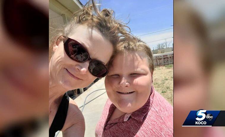 Poignard&eacute; &agrave; plusieurs reprises, il survit assez longtemps pour d&eacute;signer sa m&egrave;re