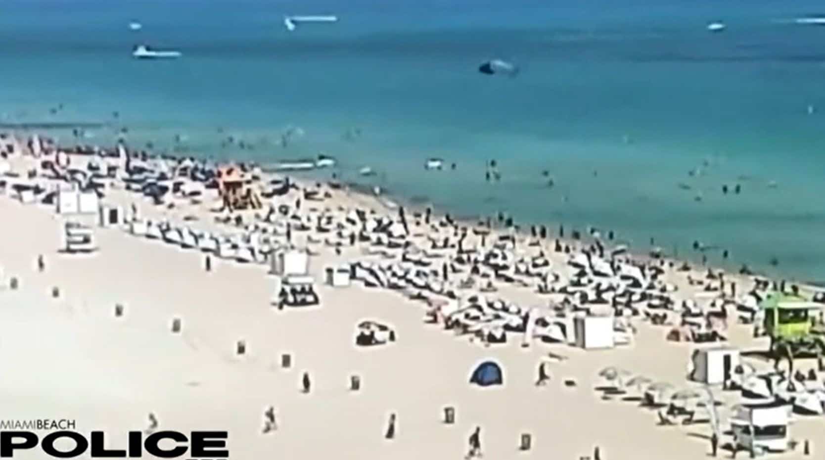 EN VID&Eacute;O | Un h&eacute;licopt&egrave;re s&rsquo;&eacute;crase sur une plage de Miami