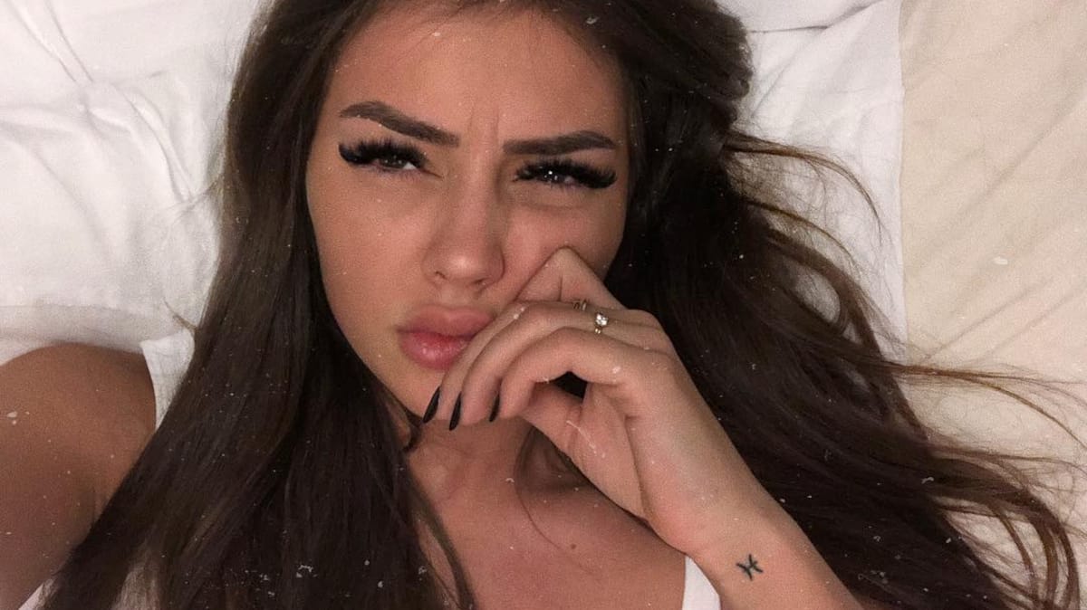 Voici Quoi Faire Pour Vos Extensions Cils Pendant Que Les Salons Sont Fermes Billie