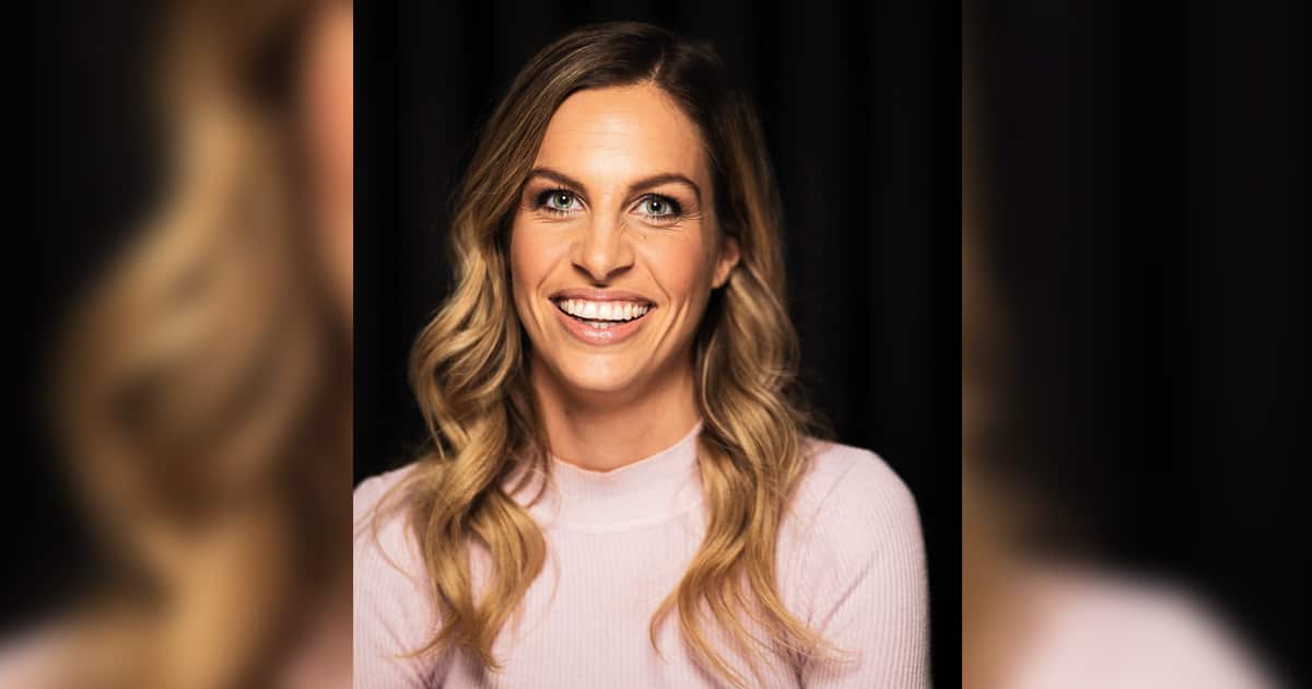 Marie-Lyne Joncas montre son très gros tatouage