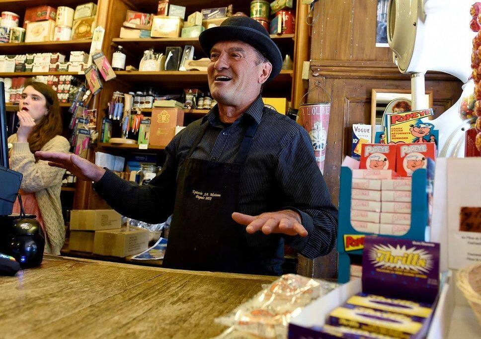 Épuisés, les propriétaires de l'Épicerie J.A. Moisan vendent leurs