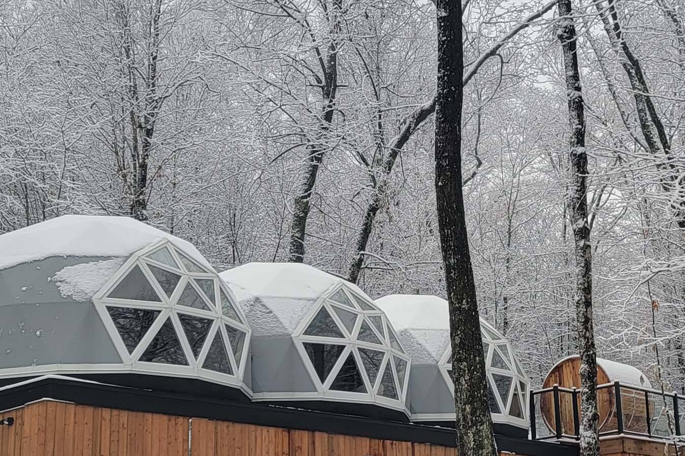 Des triples d&ocirc;mes avec spa priv&eacute; pour une escapade pr&egrave;s de Tremblant