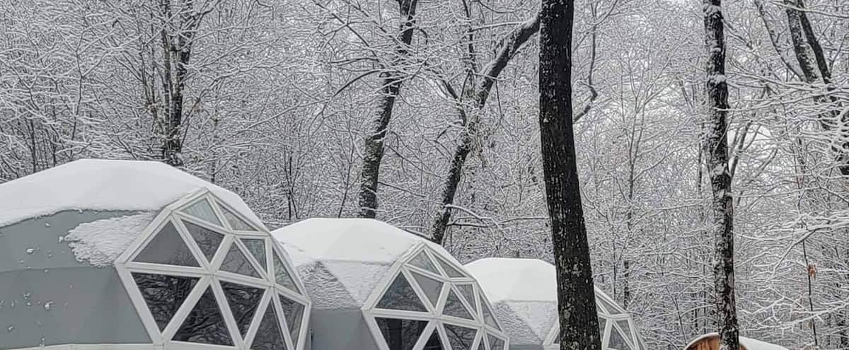 Des triples dômes avec spa privé pour une escapade près de Tremblant