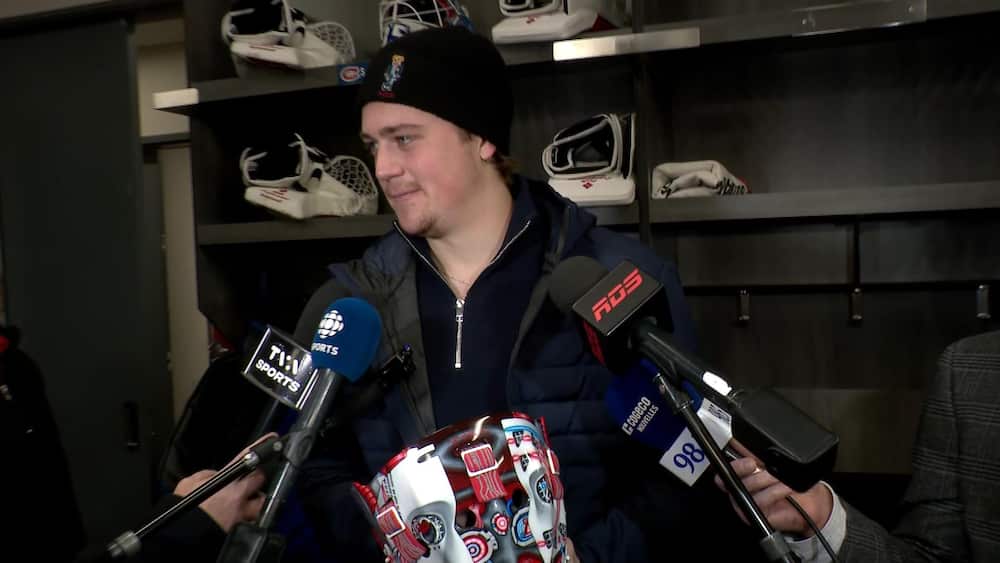 Samuel Montembeault dévoile fièrement son nouveau masque, un chef d'œuvre truffé de détails