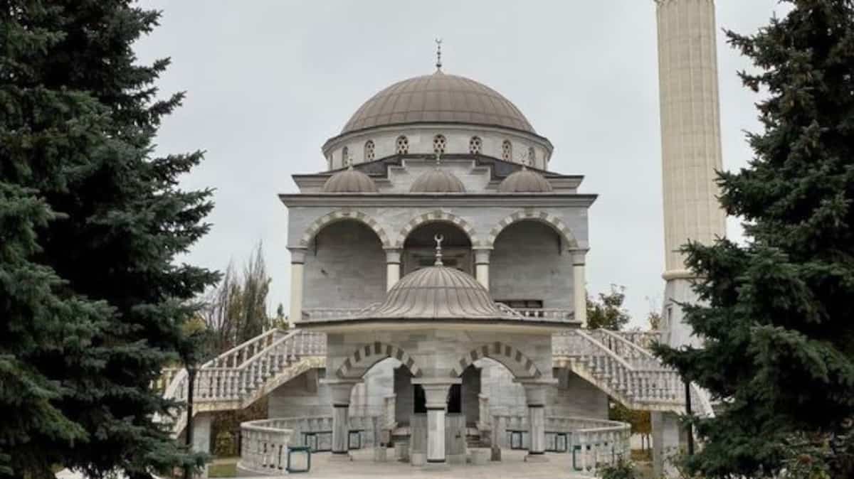 Une mosquée abritant 80 civils bombardée à Marioupol