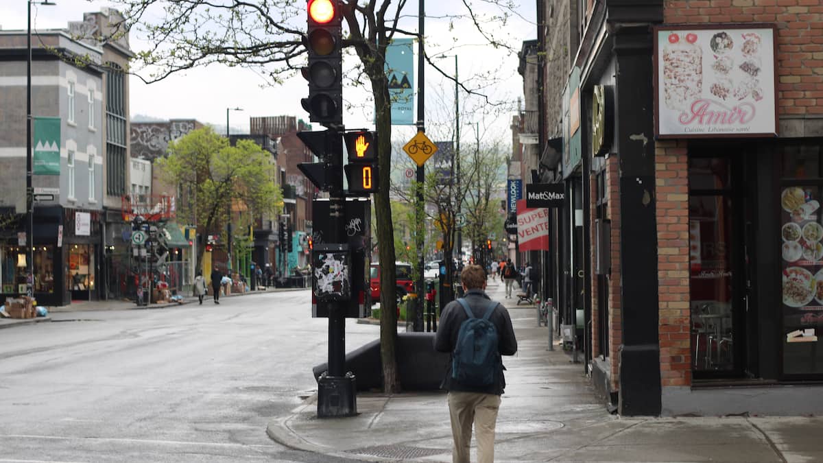 Le Plateau-Mont-Royal: une vraie «trappe à tickets» pour les piétons qui brûlent le feu rouge
