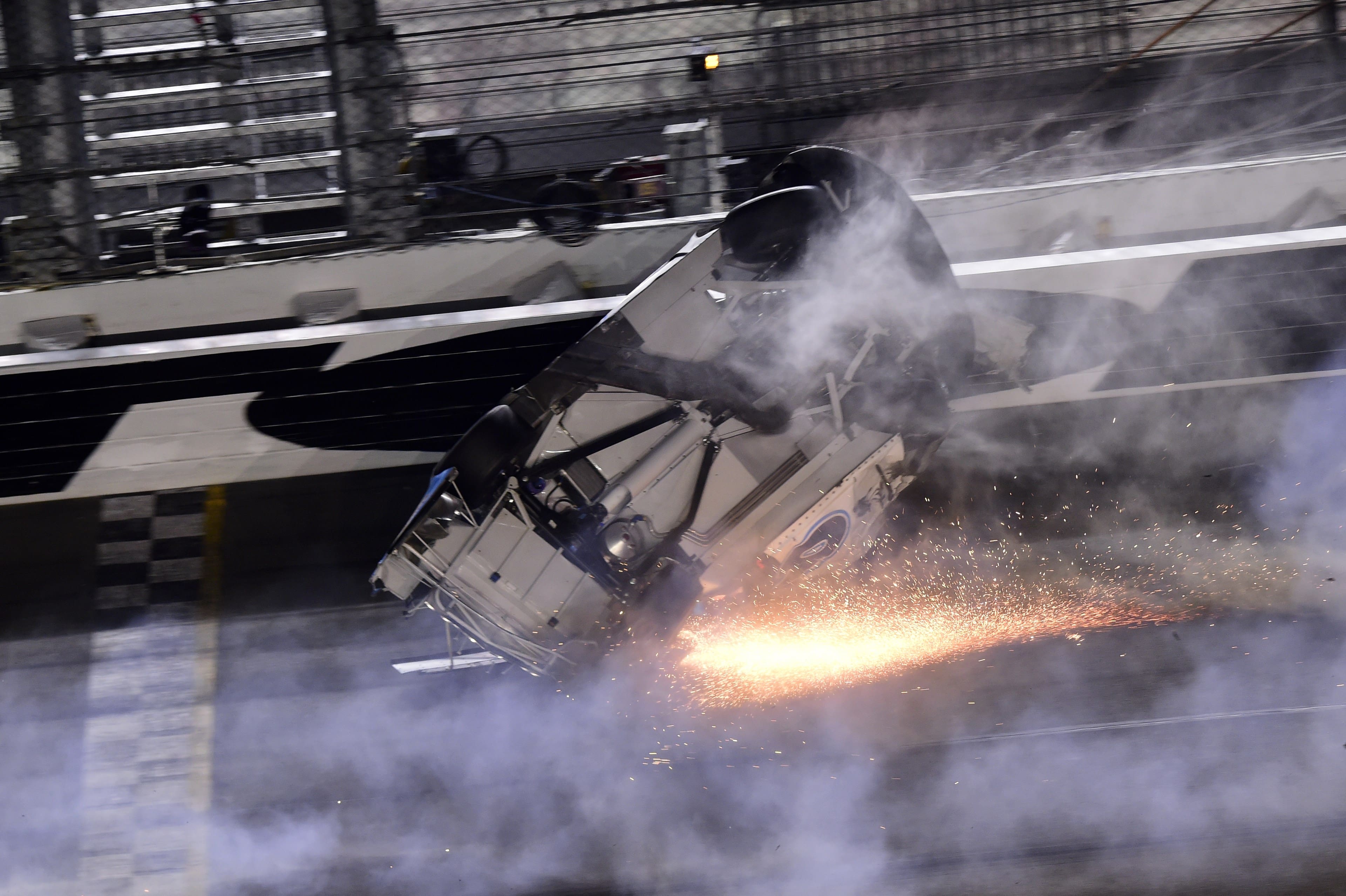 Le Daytona 500 s'achève par un terrible accident Le Daytona 500 s'achève par un terrible accident