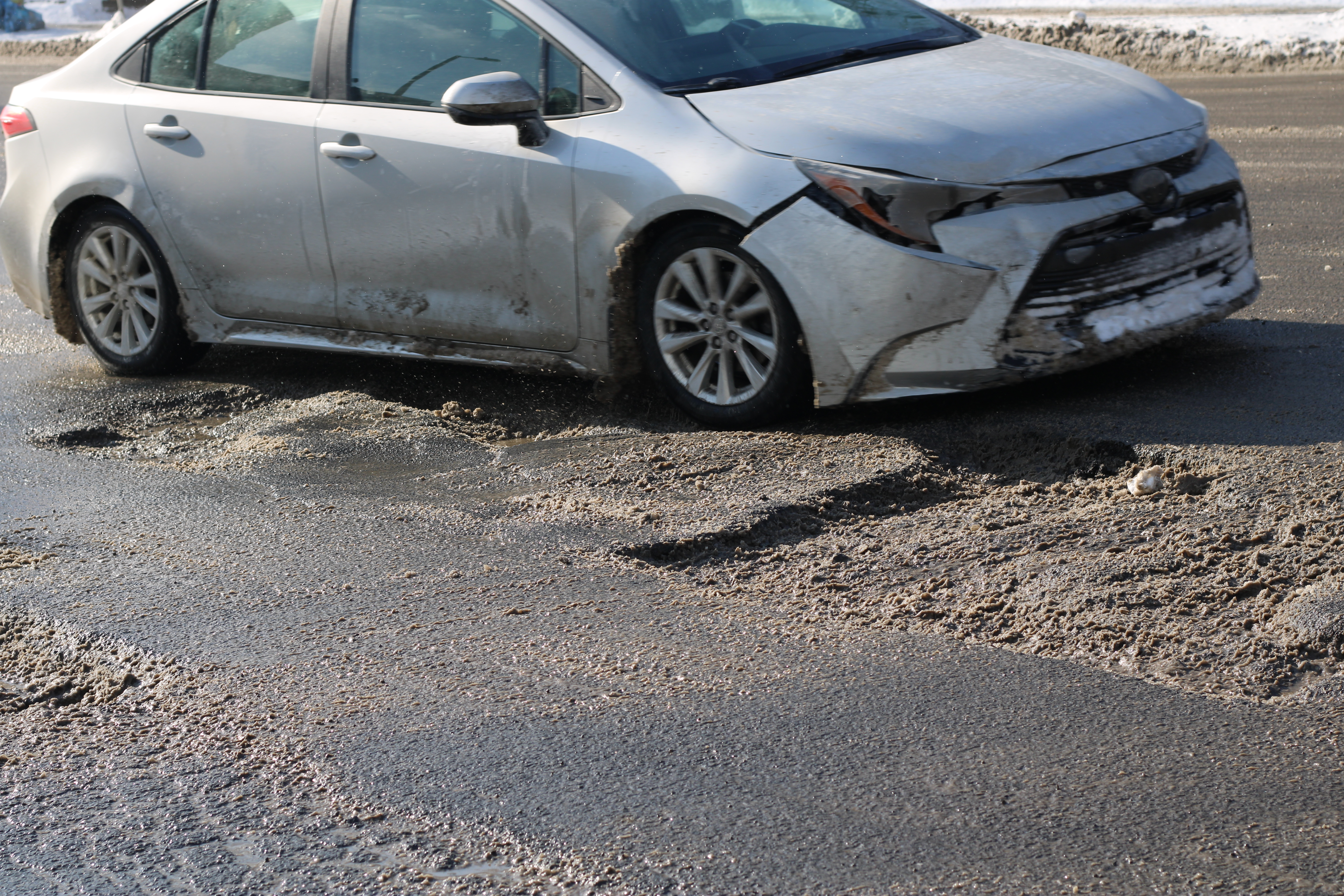 Nids-de-poule à Montréal: cinq fois plus de signalements que l’an dernier