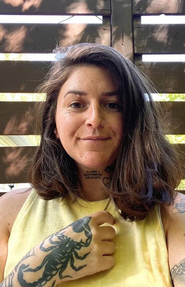 Noémie Éclipse, 32 ans, a simplement décidé que le maquillage n’était pas pour elle.