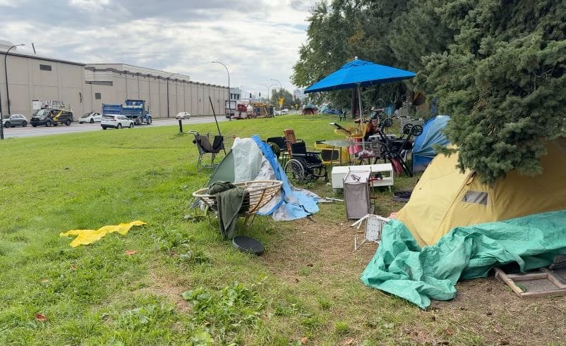Un bambin retrouvé seul dans un campement d’itinérants de la rue Notre-Dame