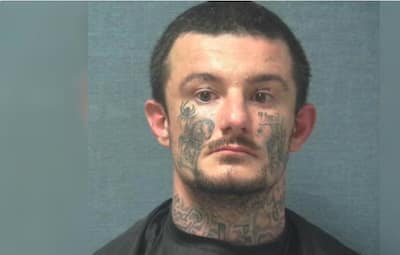 Una donna di 23 anni è stata salvata dopo essere stata picchiata per quattro giorni