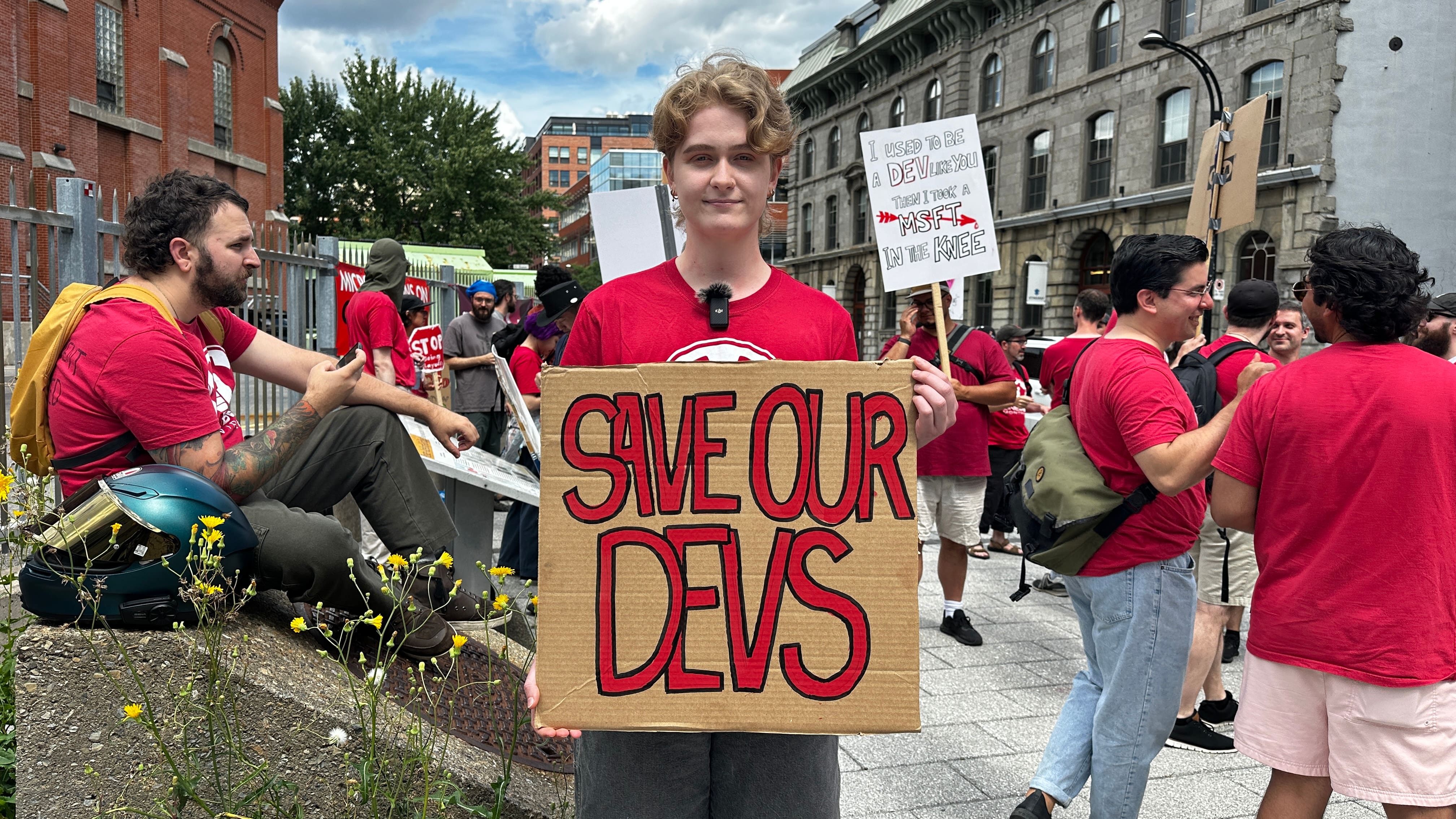 Jules Loughin à la manifestation à Montréal le 18 août 2026.