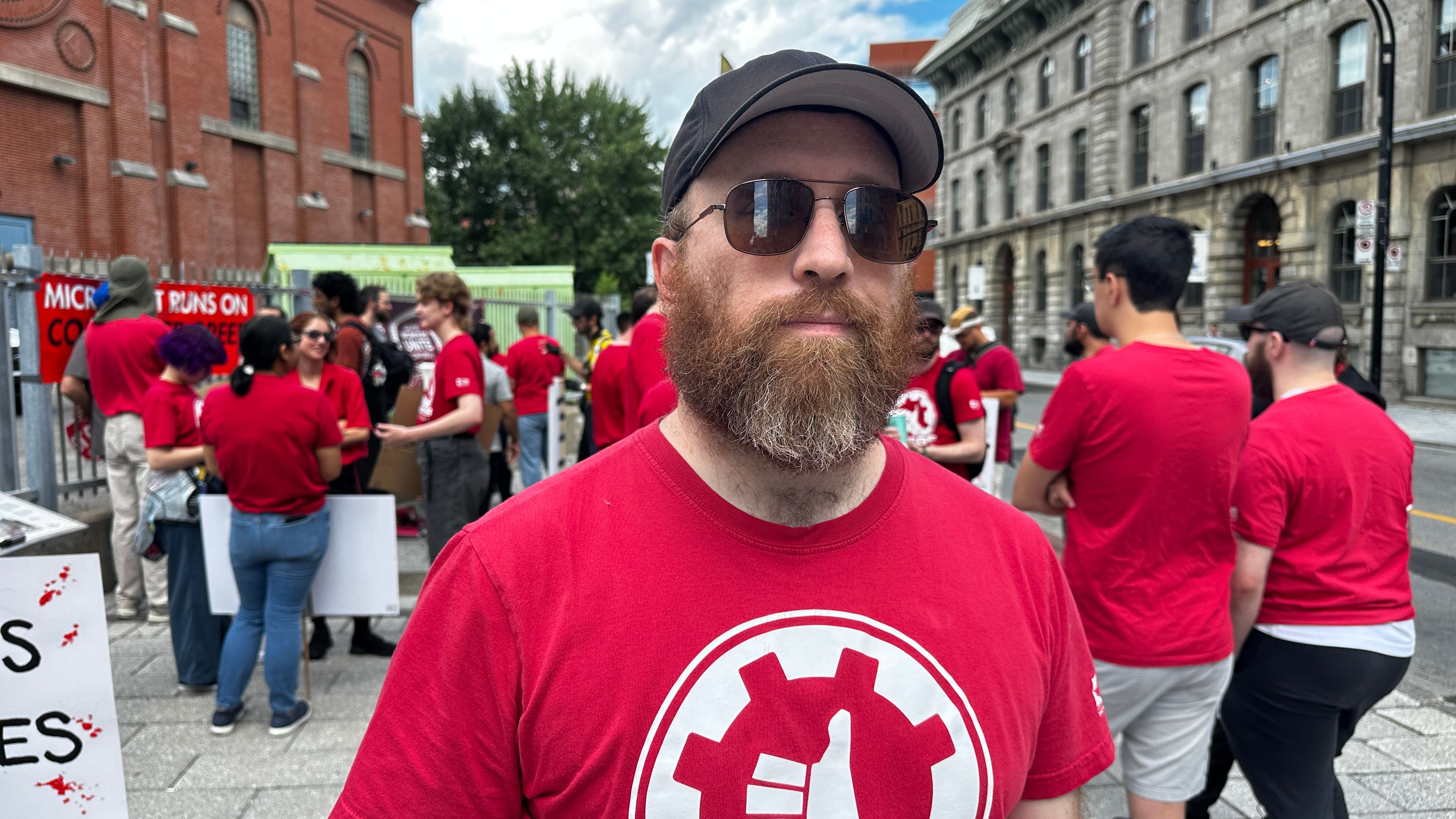 Simon Préfontaine à la manifestation à Montréal le 18 août 2026.