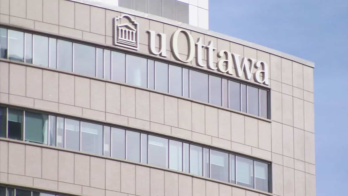 Censure à l’Université d’Ottawa : des professeurs répliquent avec un livre-choc
