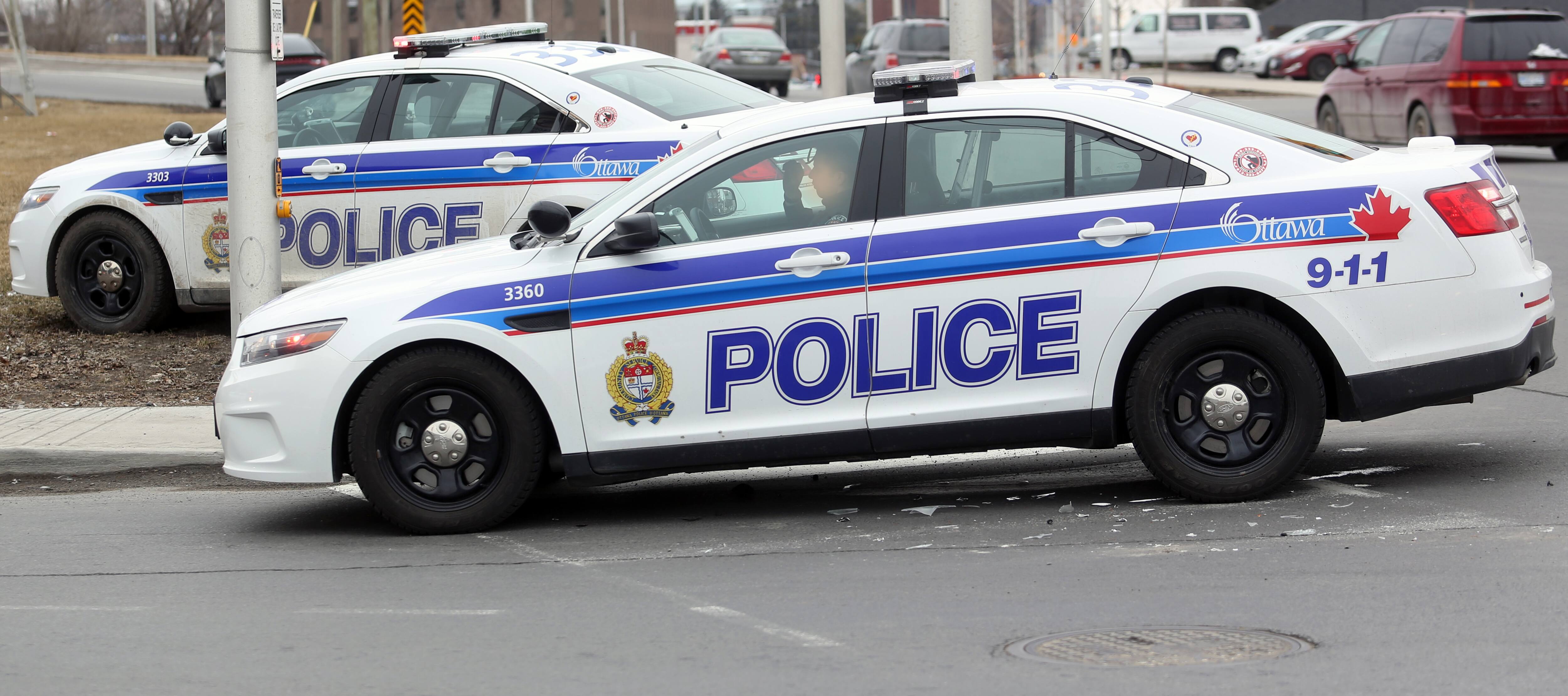 Deux policiers visés par des accusations déposées par la GRC - Vimarsana News