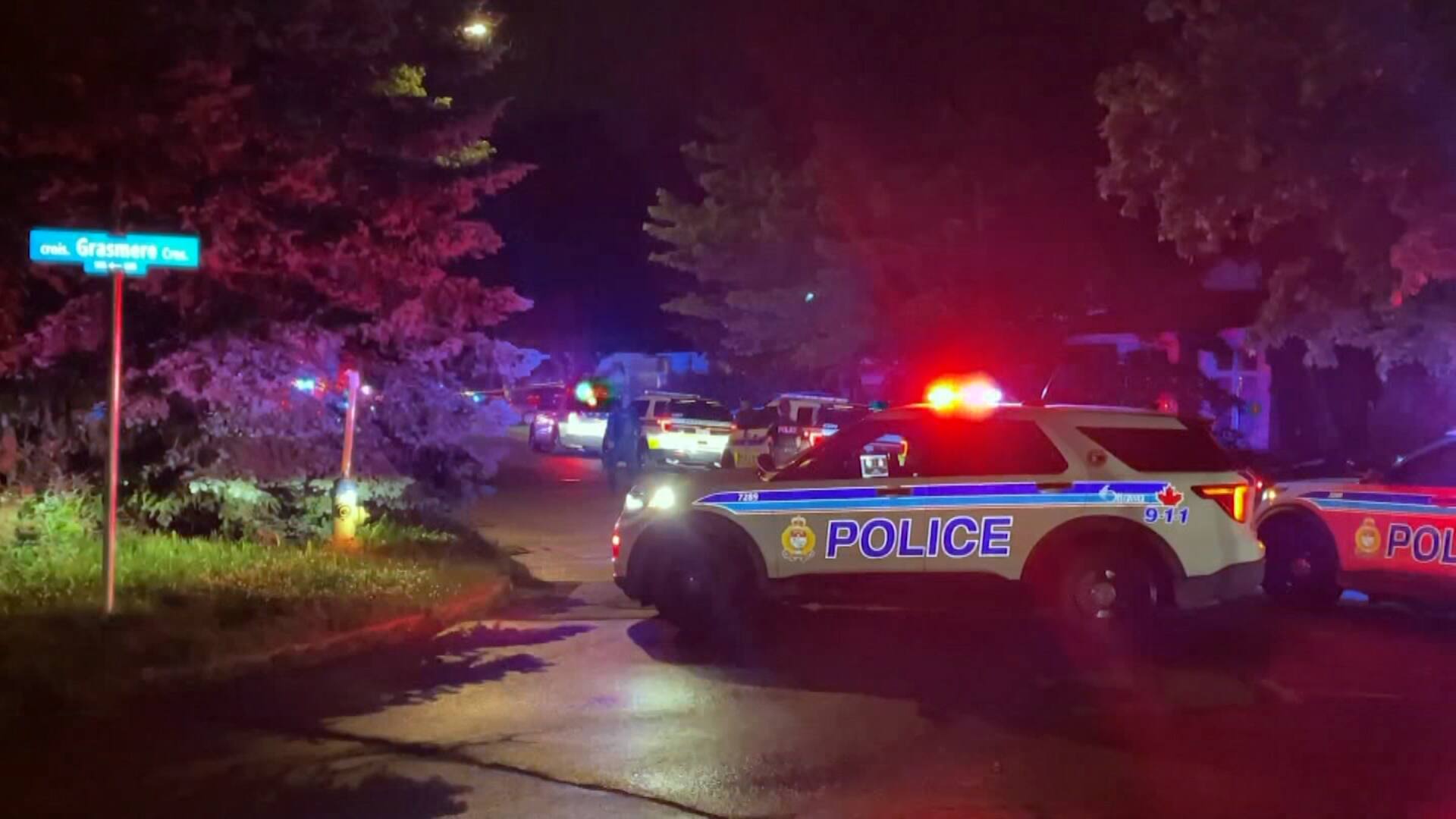 Trois personnes poignard&eacute;es &agrave; Ottawa: deux morts et un bless&eacute;