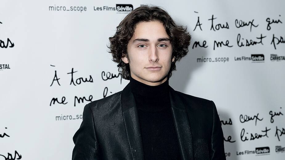 Image principale de l'article Il se lance en humour