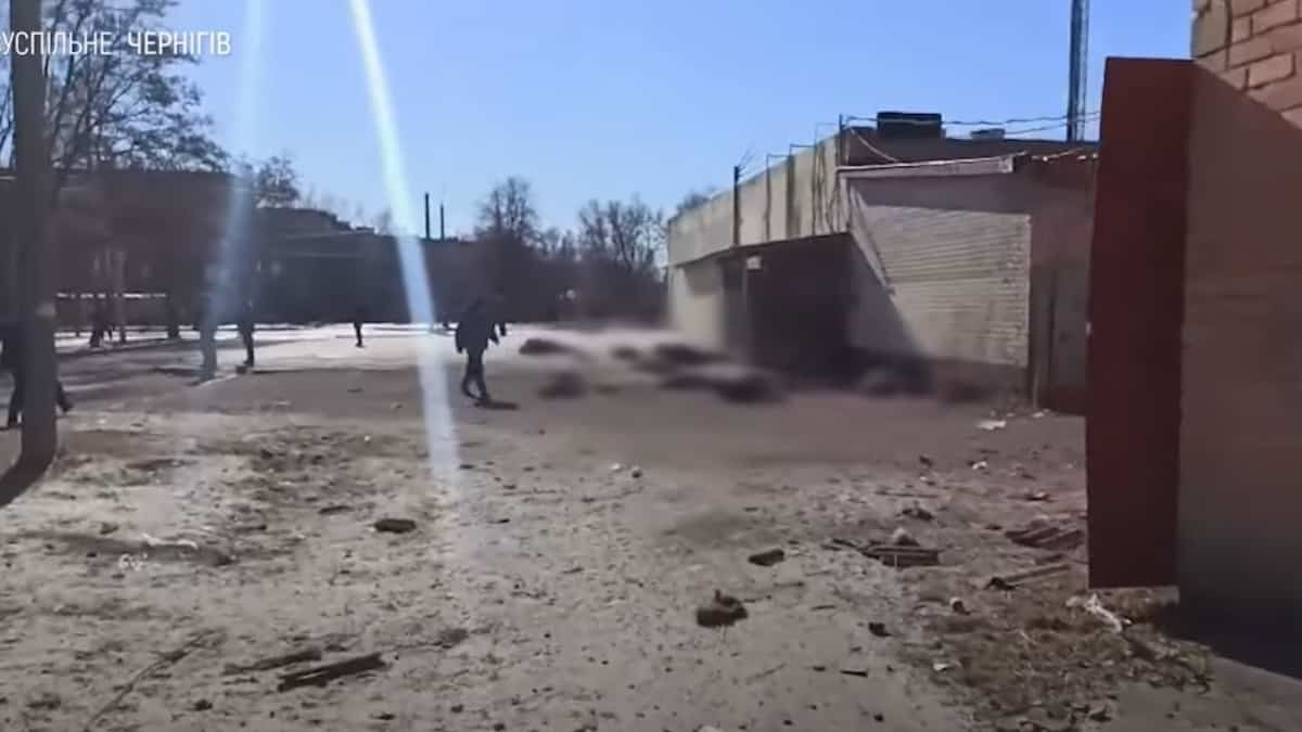 Dix personnes faisant la file pour du pain tuées par des tirs russes