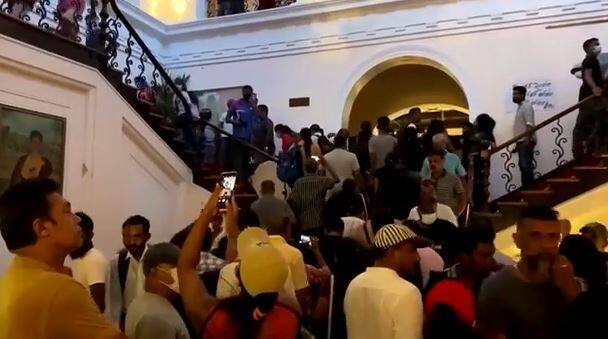Les manifestants qui occupent le palais entendent rester jusqu'au d&eacute;part du pr&eacute;sident au Sri Lanka
