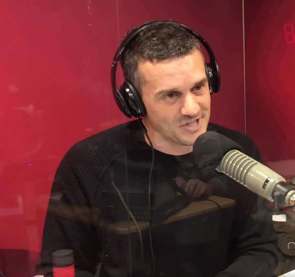 Il annonce qu'il quitte ce projet professionnel