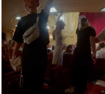 EN VIDÉO | «Bruel! Violeur!»: une pièce de théâtre avec Patrick Bruel perturbée à Paris
