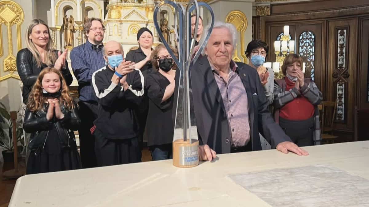 Un patron dévoué qui aide son prochain