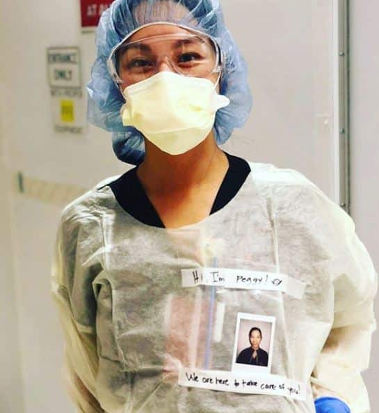 Ces travailleurs de la santé porte leur sourire