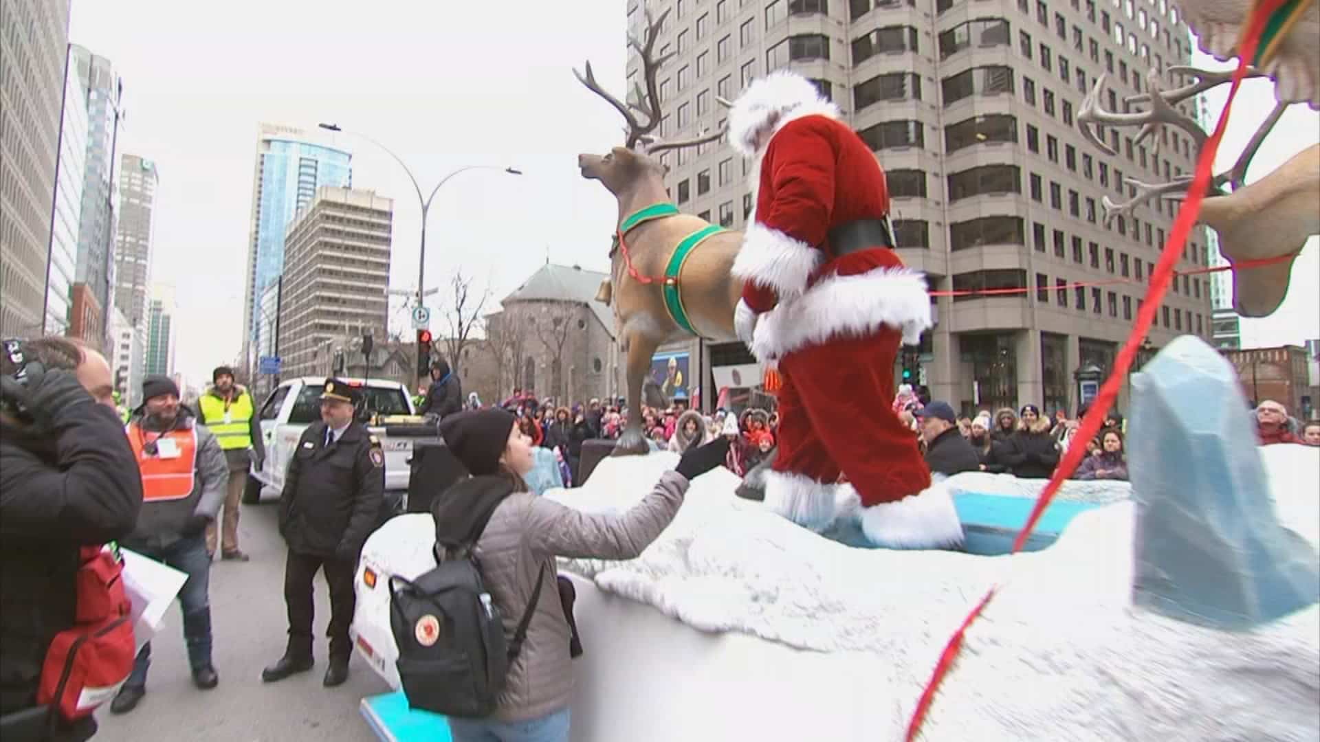 Lutins Rennes Et Pere Noel Au Centre Ville De Montreal Jdm