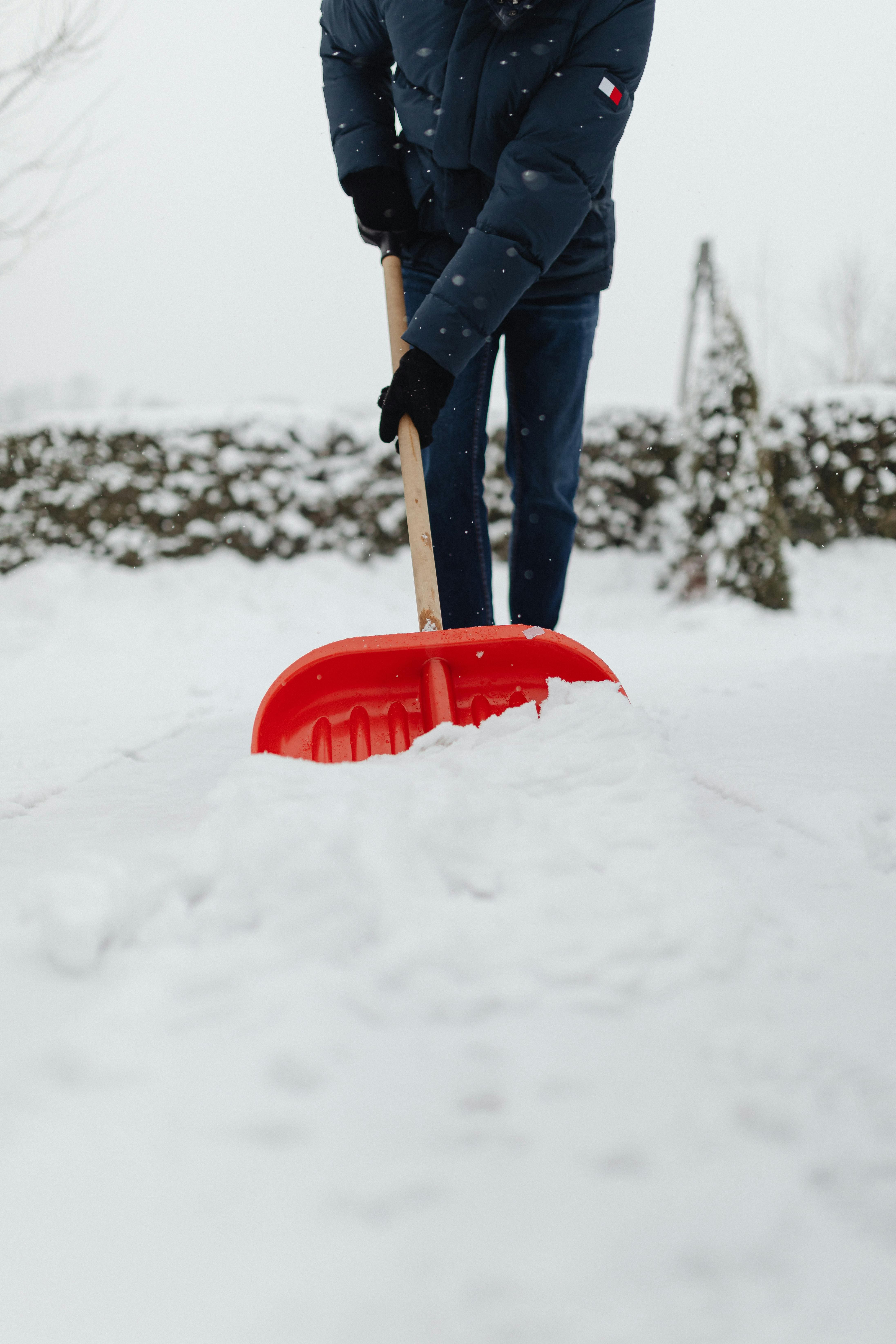 10 erreurs à éviter quand on pellete de la neige