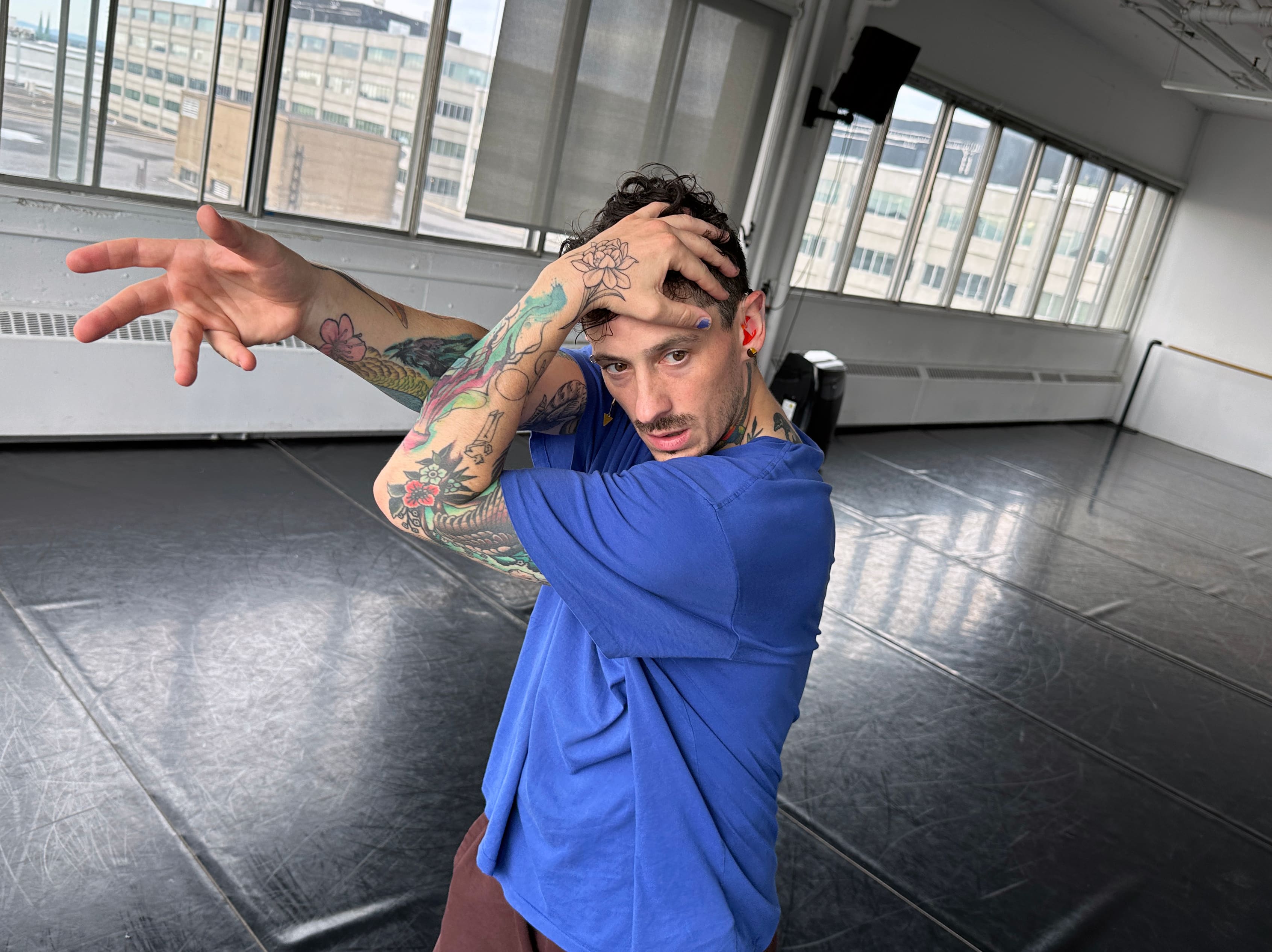 Ce danseur malentendant a transform&eacute; son handicap en force