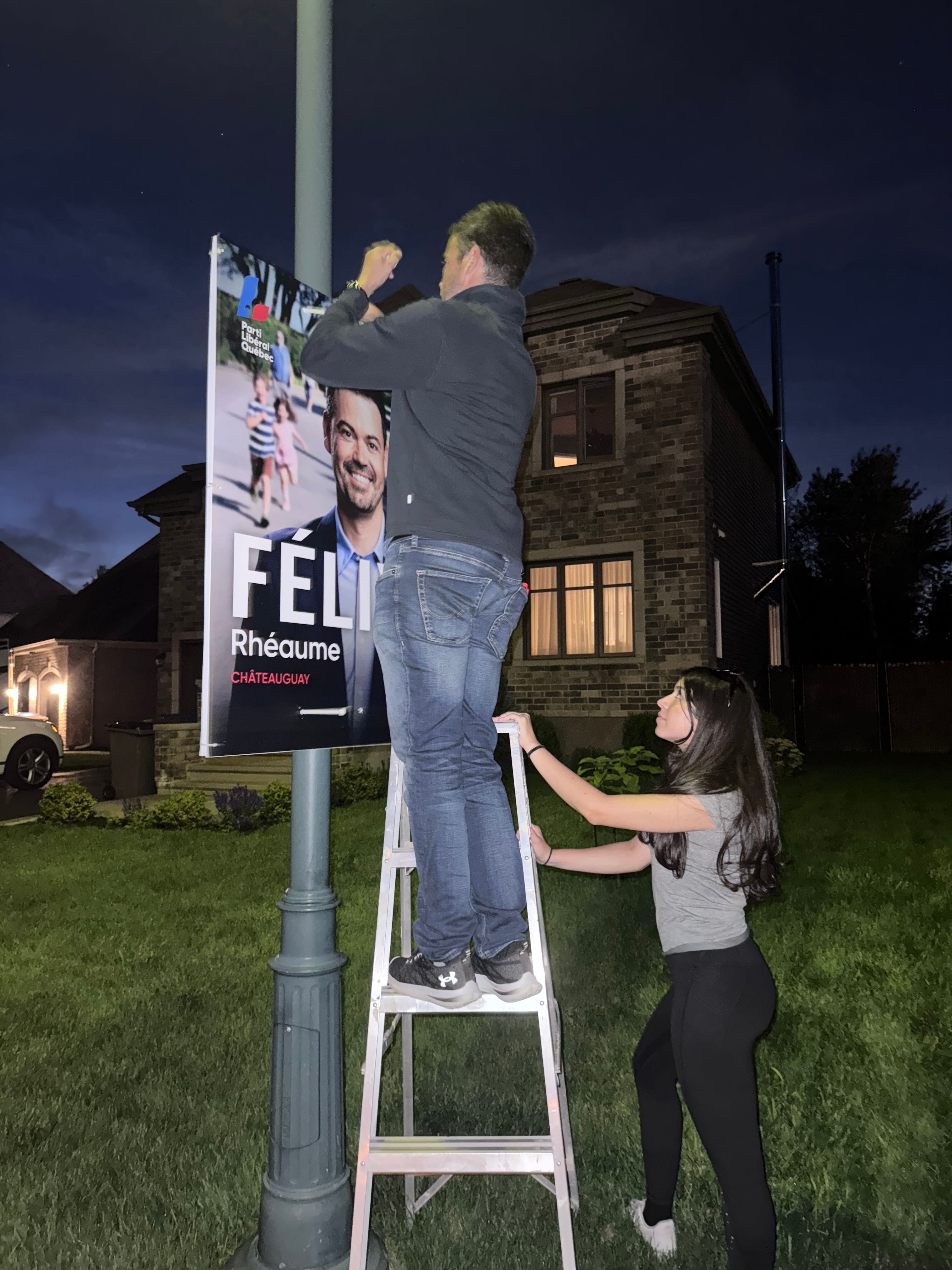 Pancartes électorales déposées la veille de la campagne: ces bénévoles déterminés à créer «l’effet wow» dès le réveil