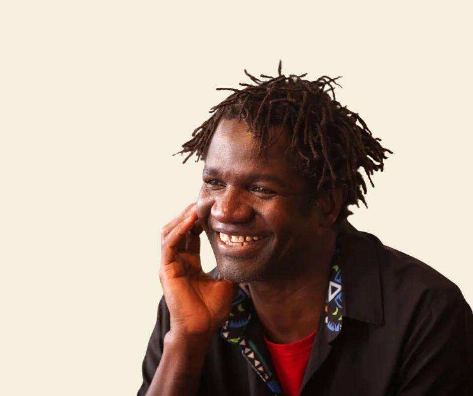 Il se fait imiter à la perfection par son fils