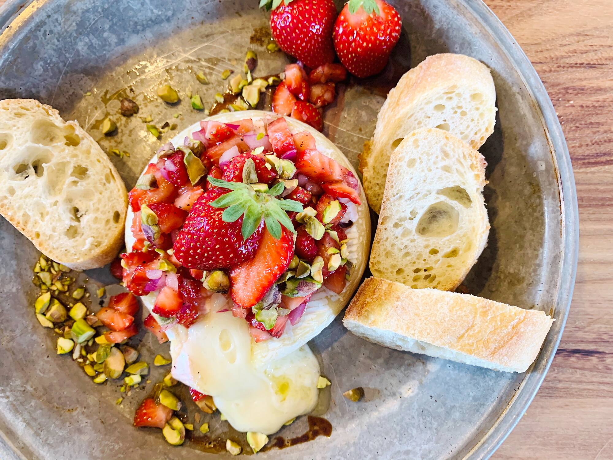 [RECETTE] Brie chaud aux fraises 24 heures