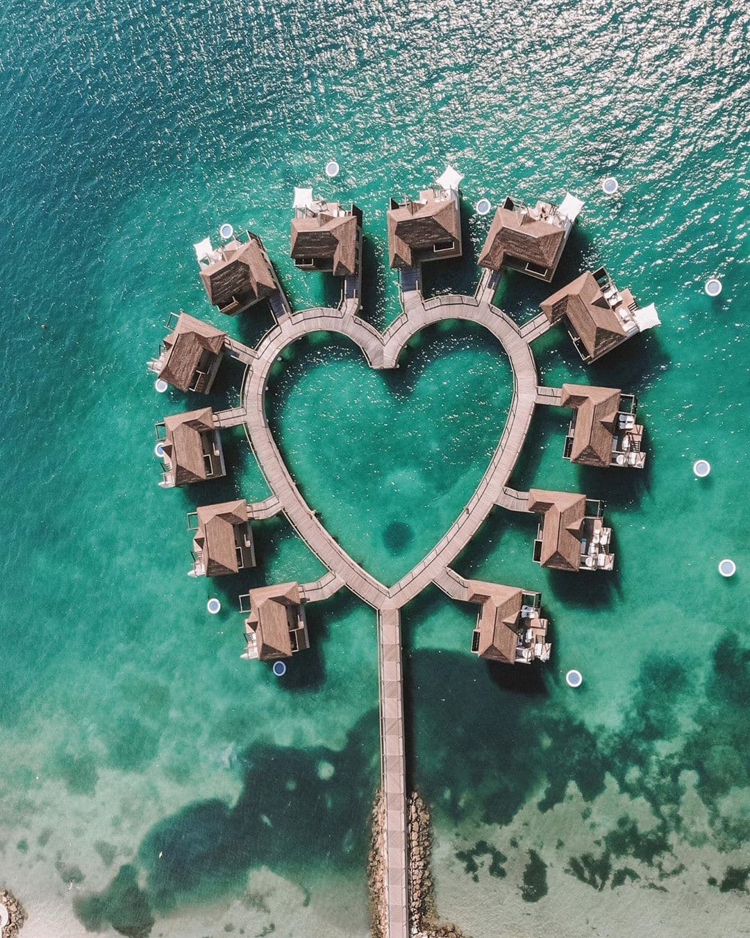 8 tout inclus des Cara&iuml;bes qui offrent des villas sur pilotis