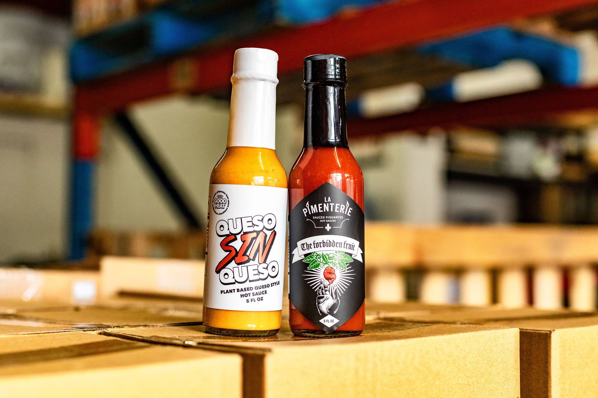 Deux sauces piquantes de l’entreprise La Pimenterie en vedette à la
