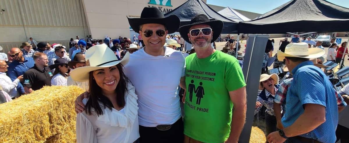 Pierre Poilievre rattrapé par des photos controversées avec des conservateurs sociaux