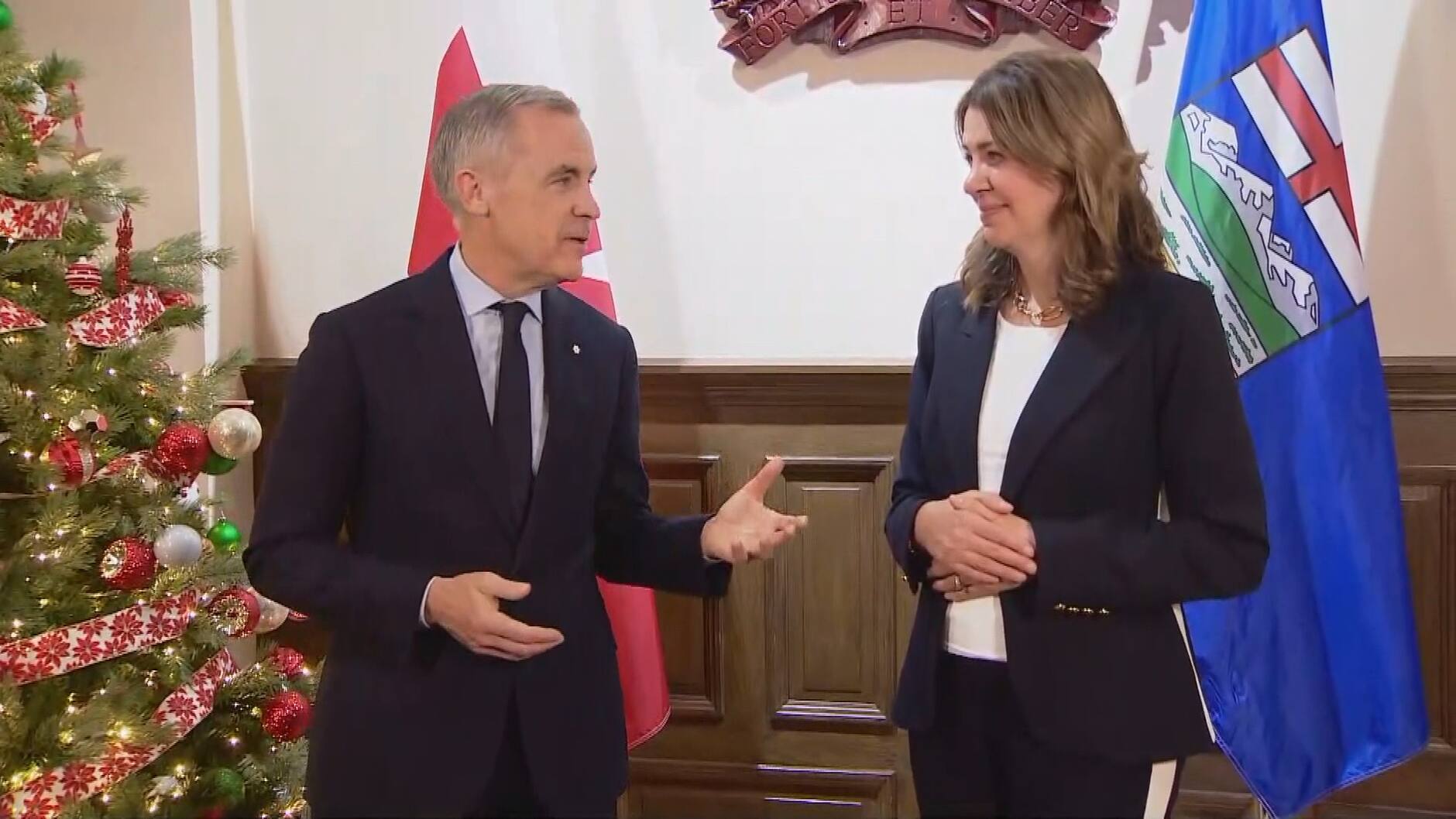 Le premier ministre canadien, Mark Carney, et la première ministre de l'Alberta, Danielle Smith.