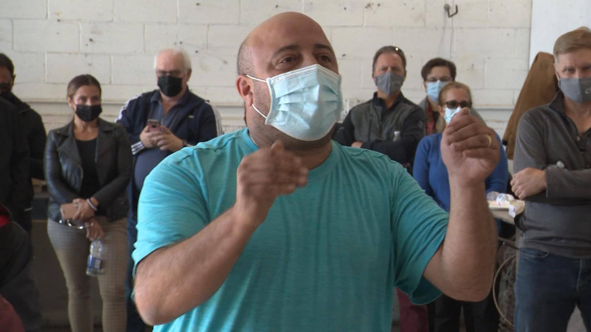 Furieux, des Lavallois r&eacute;clament de l'eau potable