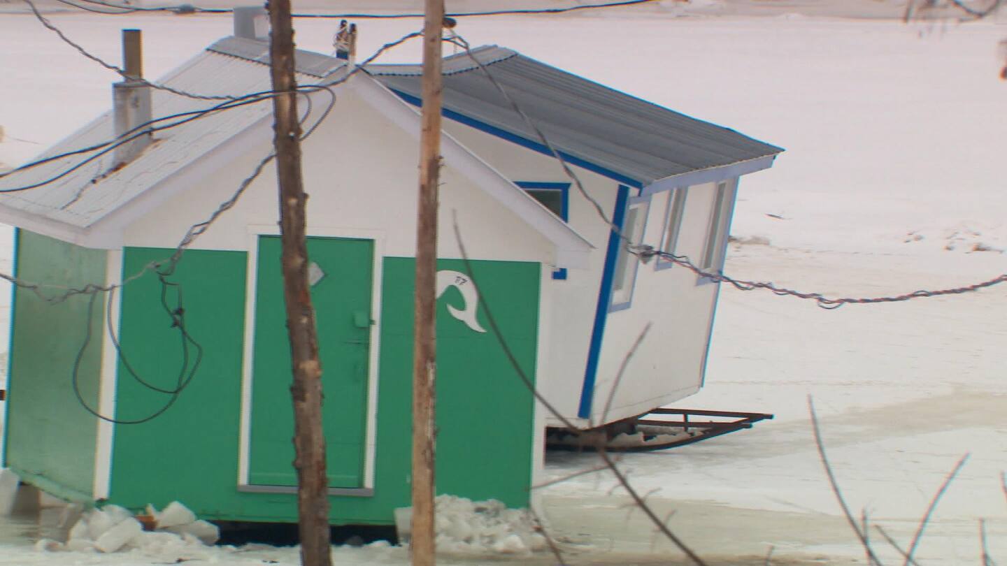 Rivière Sainte-Anne: les chalets de pêche reviennent progressivement