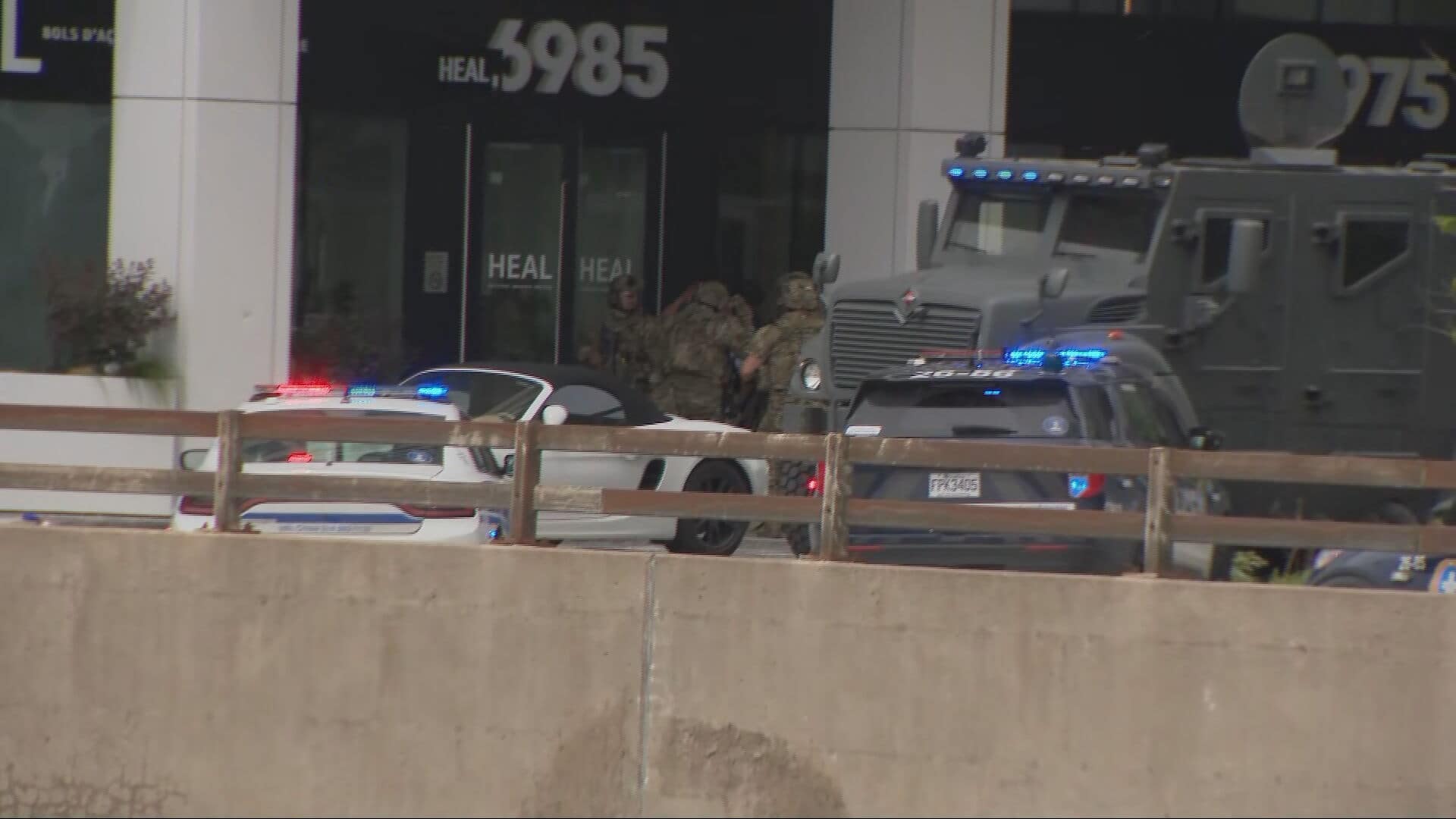 Opération policière après une fusillade dans le quartier Côte-des-Neiges à Montréal le lundi 22 juin 2026.